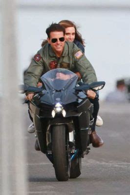 What Motorcycle is in Top Gun: A Dive into Cinematic Symbolism and Mechanical Marvels